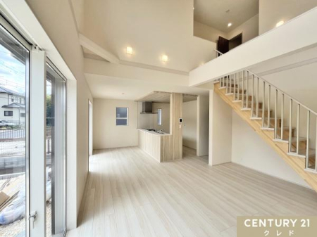 �L�b�`�� �J�����̂���Ζʎ��L�b�`���͉Ƒ��Ɏ�n���ŗ�����H�����n���܂��B
�R�~���j�P�[�V�������Ƃ�Ȃ���X���[�Y�Ȕz�V���Еt�����ł��܂��B
