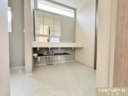 ���ʑ�E���ʏ� �J�E���^�[�������L�����ʉ��ϑ�́A�����l�������Ɏg�p�ł��܂��B
�L�x�Ȏ��[�X�y�[�X�ŉ��ϕi����p�i���X�b�L�������ł��A�g���₷��������B���̖Z�������Ԃł��X�g���X�Ȃ��A���K�ɏ������ł��܂��B