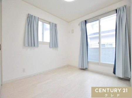 �q������ �y�o���R�j�[��5.25���z
�_�炩�Ȍ�����������2�ʍ̌��̂������B�׋�����{�I�Ȃǂ̉Ƌ��u���Ă��t���[�X�y�[�X���m�ۂ��邱�Ƃ��ł��A�q�������ɂ��s�b�^���ȋ�Ԃł��B