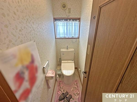 �g�C�� ���Z�܂��ɂ̓g�C����2�����ɂ���̂ŁA���̖Z�������ԑт͑҂����Ɏg�p���邱�Ƃ��ł��A������̌̏��g���u�����ł��Q�Ă��ɂ��݂܂��B