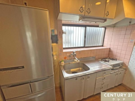 �L�b�`�� �����玩�R�����������ޖ��邢�L�b�`���B���[�X�y�[�X����������m�ۂ���A�g������̗ǂ���Ԃł��B
���c�u����CG���H�ɂ�菜�����Ă��܂��B