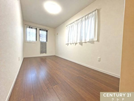 �m�� �y�m��6.2���z
2�K�͑S����2�ʍ̌��I�u�₩�ȕ�����������S�n�悢���Z��Ԃł��B
�e�����Ɏ��[���m�ۂ��A�Z��Ԃ����L���g�����Ƃ��ł��܂��B
���c�u����CG���H�ɂ�菜�����Ă��܂��B