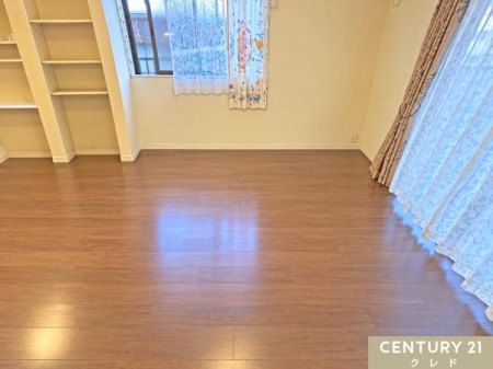 ���r���O �yLDK17.5���z
�쓌�����ŗz����ǍD�I
�Ƌ�̔z�u�����₷����Ƃ肠��L���ŁA�Ƒ����W�܂��Ă��낮�e���̏�Ƃ��ĉ��K�ɂ��߂������������܂��B
���c�u����CG���H�ɂ�菜�����Ă��܂��B