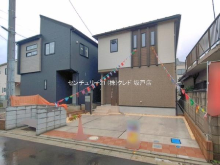 �O�ʓ��H�܂ތ��n�ʐ^ �S12���̐V���ȊX���݂��a���I���ꂼ��̕�炵�Ɋ��Y���Z�܂������сA�Ƒ����S�n�悭��点��V�����R�~���j�e�B���L����܂��B