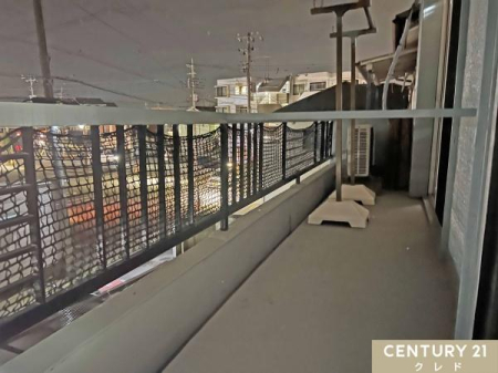 �o���R�j�[ 2�K������2��������o����\�ȃ��C�h�o���R�j�[�B
�쐼�����œ����̖��邳�����������荞�ނ��Ƃ��ł��A���󕨂��悭���������ł��B