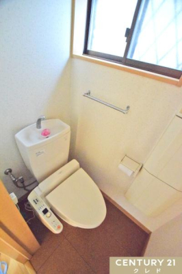 トイレ ウォシュレット付きのものを使用。
温水洗浄・便座暖房機能の付いたトイレは、肌への負担に配慮し、快適な生活をサポートします。
