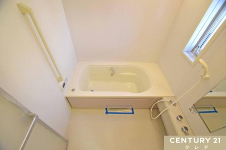 浴室 ゆとりの1坪タイプのバスルーム。
オートバス（追い焚き機能）付きなので、帰宅時間が遅くなっても家族みんなが温かいお風呂に入ることができます。