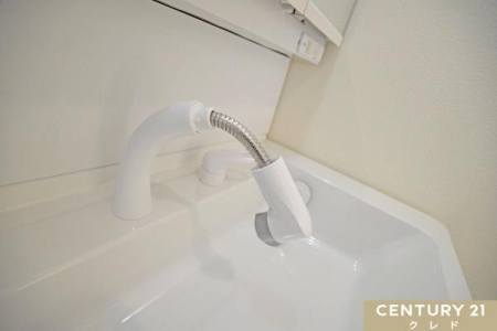 洗面台・洗面所 手洗いうがいのしやすいシャワーノズル、朝シャンなど朝の身支度にも大活躍するシャンプードレッサーです。