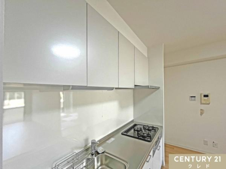 �L�b�`�� ���[�L�x�~���œ��ꂳ�ꂽ���������ӂ��L�b�`���I
�H��⒲�����ȂǁA�����΂肪���ȃL�b�`���p�i���܂Ƃ߂Đ������ڂł��܂��B