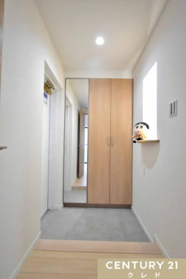  ̂V[Y{bNX͎lG܁XŗւC[B
Sgf傫Ȏp̂ŁAOoOɃR[fBl[gȒPɃ`FbNł܂B