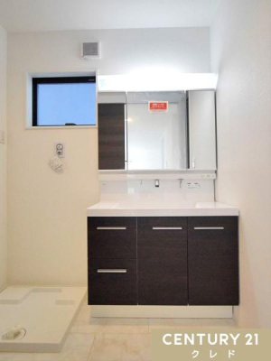 ʑEʏ [͂Ղ̎OʋtʉϑŁA܂XbLۂɁB
̂ŕʂǂACɂ߃Jr΍ɂI